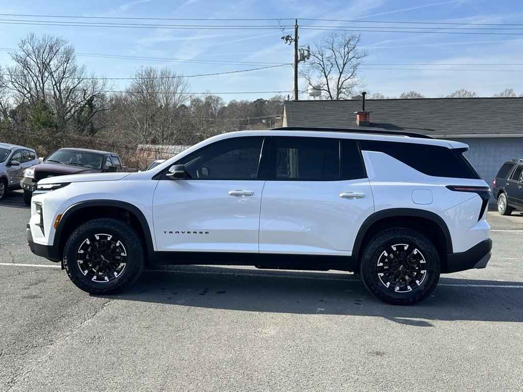 Used 2025 Chevrolet Traverse Z71 w/ Driver Confidence Package image 3