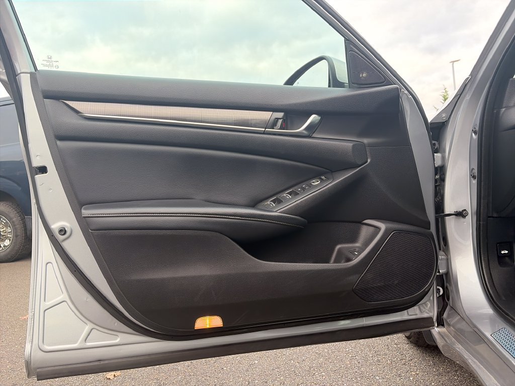 Used 2018 Honda Accord Sport image 12