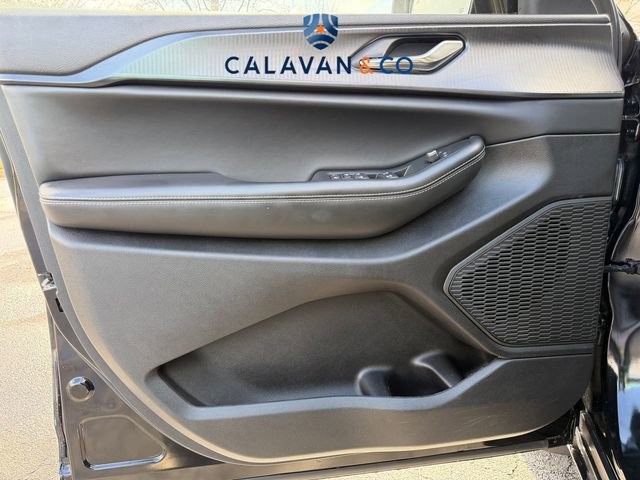 Used 2024 Jeep Grand Cherokee Laredo w/ MOPAR Finishing Package image 8