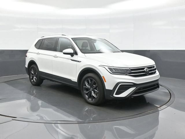 Used 2023 Volkswagen Tiguan SE w/ Panoramic Sunroof Package