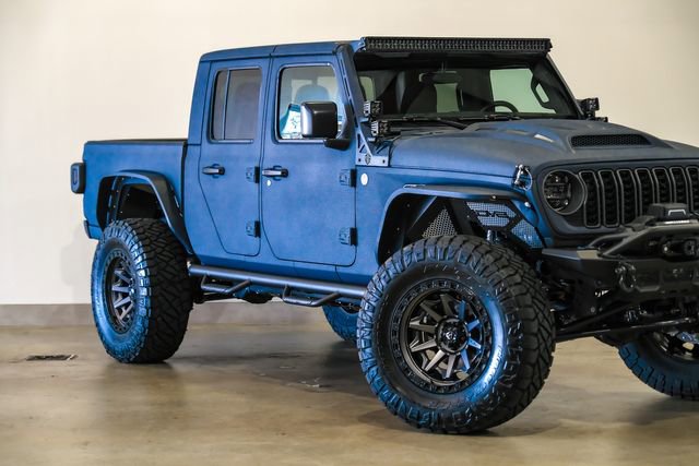 Used 2025 Jeep Gladiator Sport AWD/4WD image 12