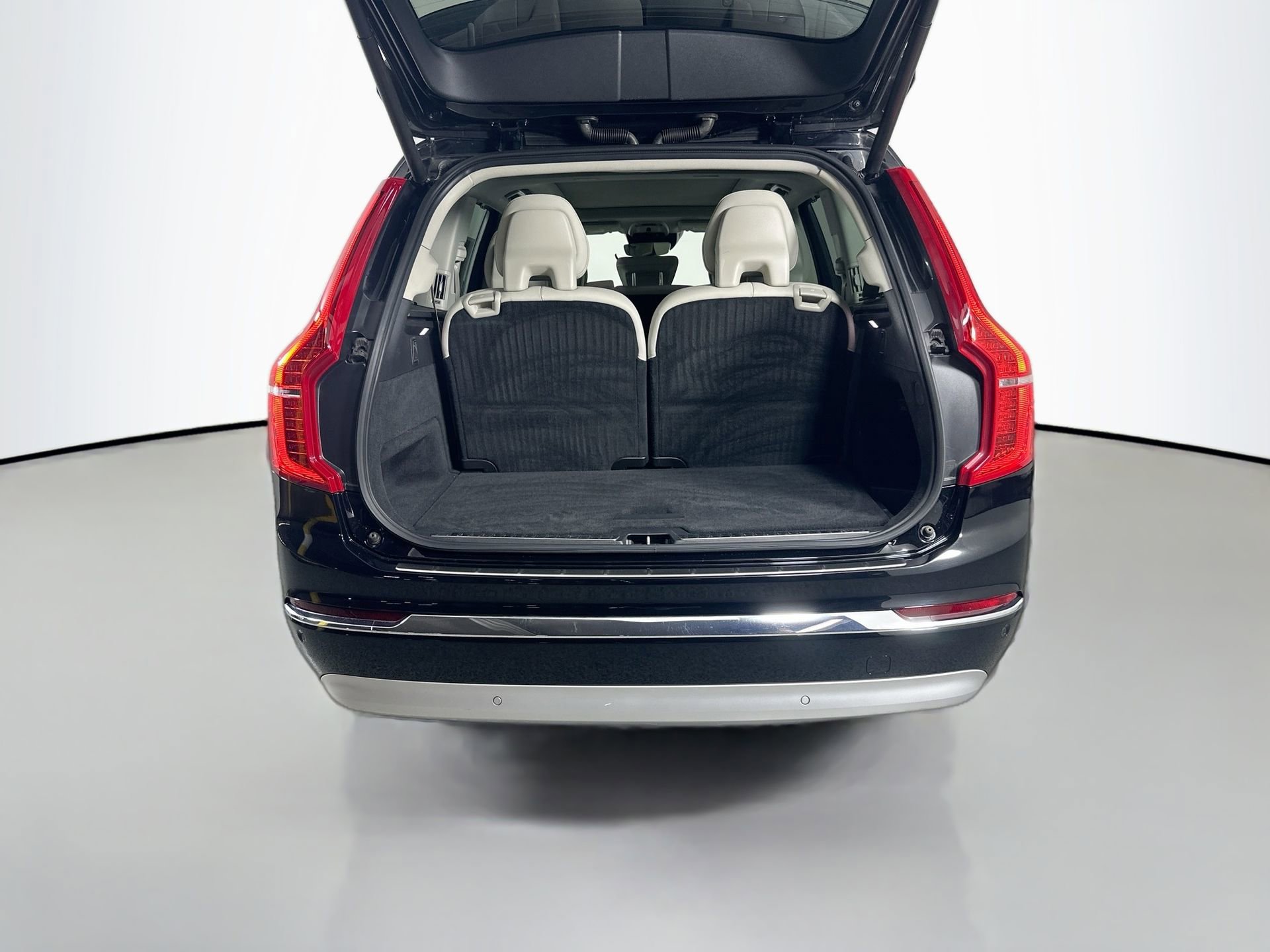 Certified 2024 Volvo XC90 B5 Plus image 28