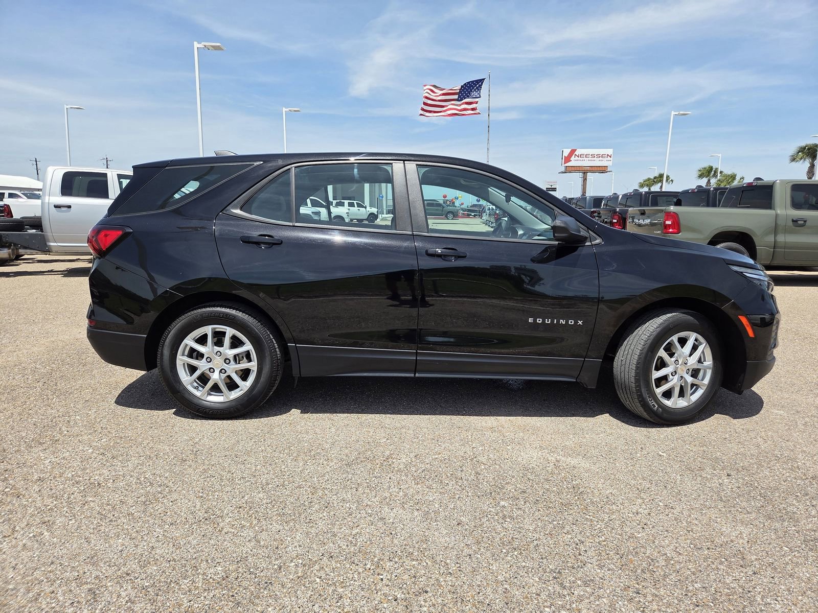 Used 2024 Chevrolet Equinox LS FWD image 9