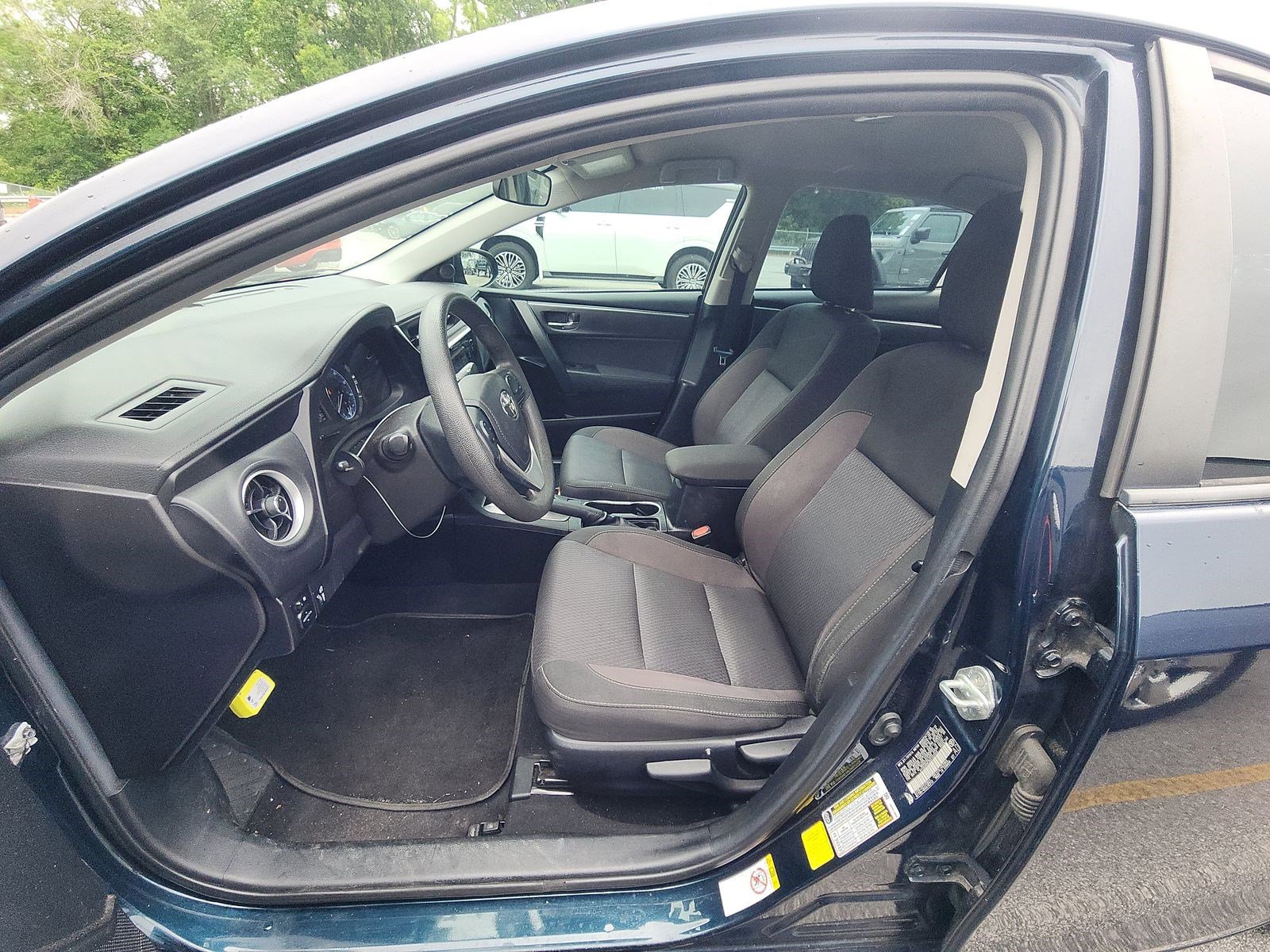 Used 2019 Toyota Corolla LE FWD image 4
