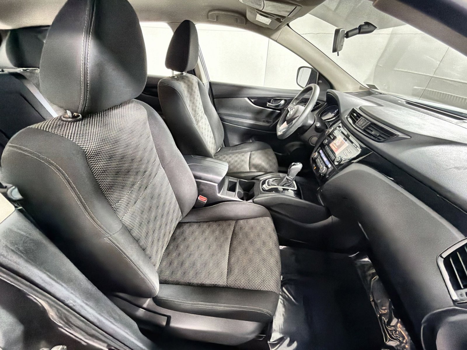 Used 2018 Nissan Rogue Sport SV image 25