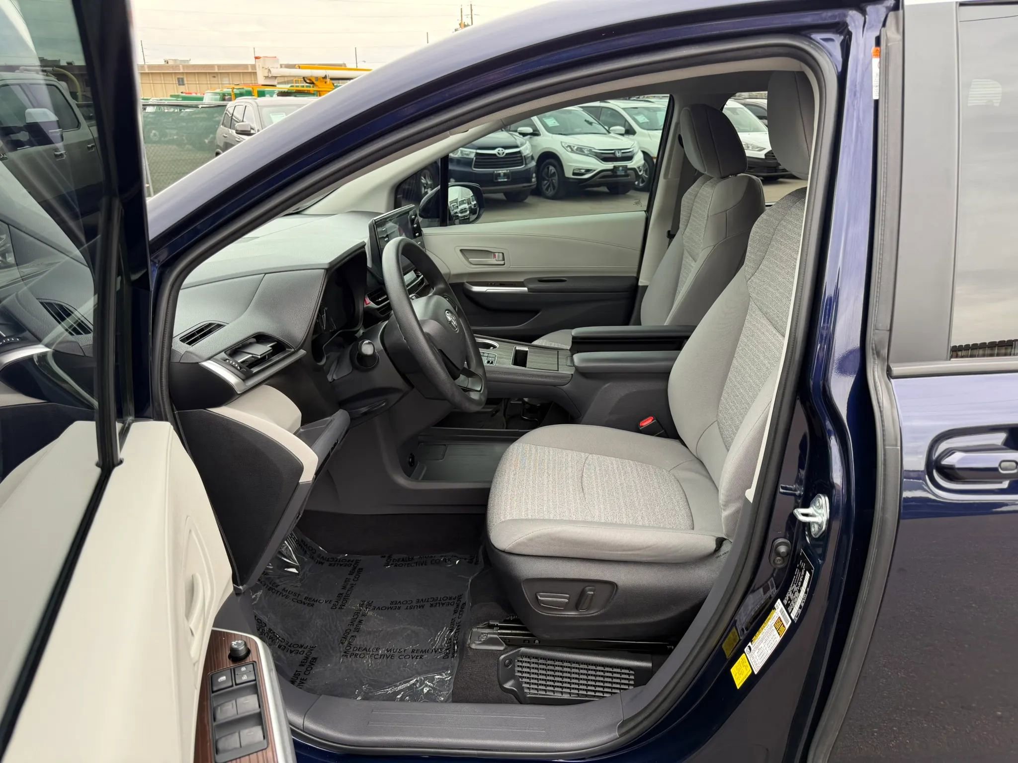 Used 2022 Toyota Sienna LE image 18