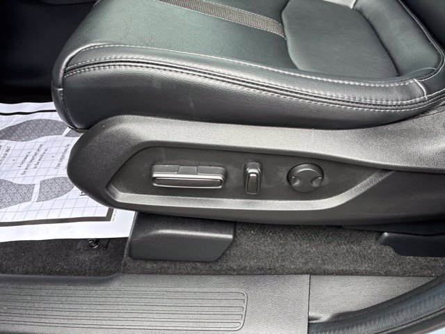 Used 2025 Honda Pilot Touring image 11