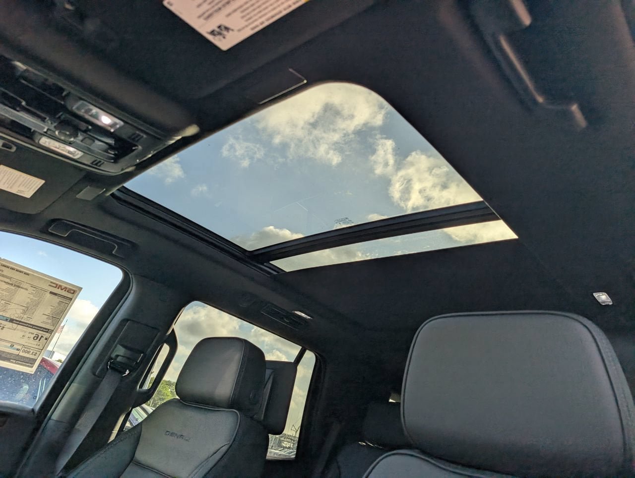 New 2026 GMC Yukon Denali w/ Denali Reserve Package AWD/4WD image 16
