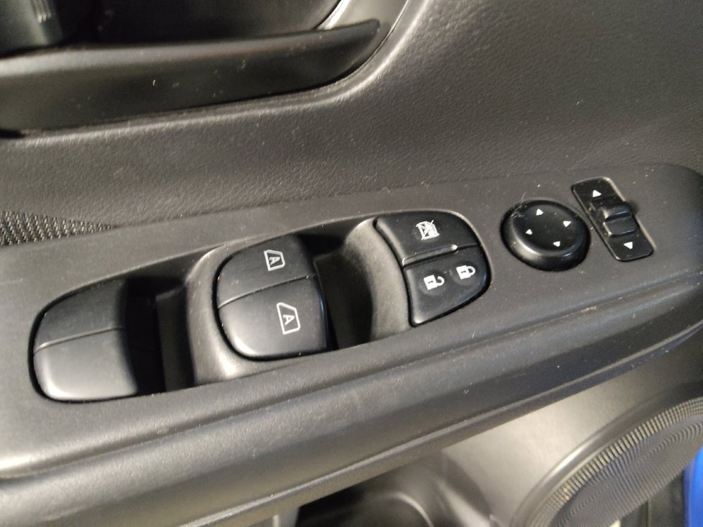 Used 2021 Nissan Kicks S FWD image 27
