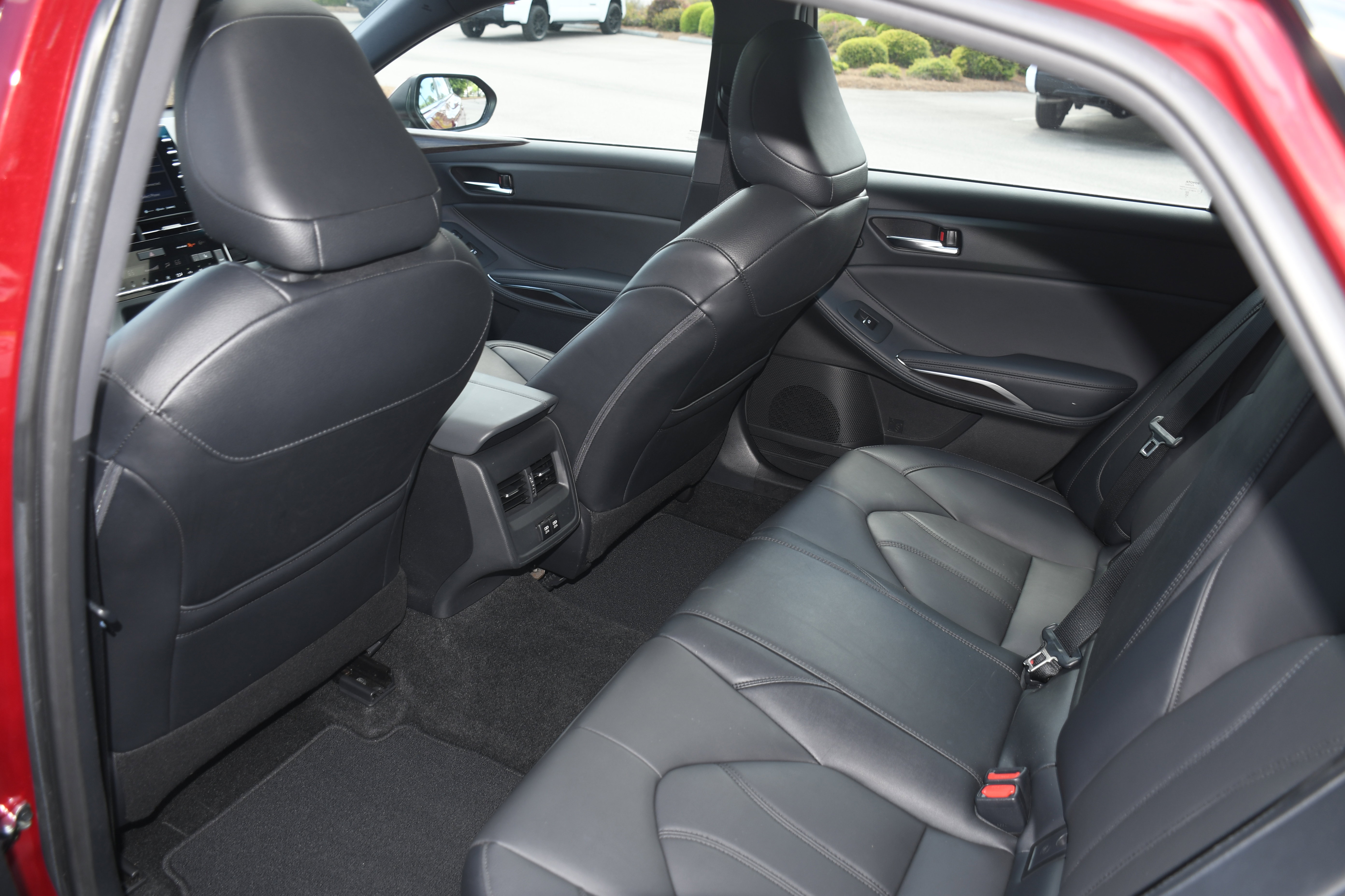 Used 2019 Toyota Avalon XLE w/ Moonroof Package FWD image 16