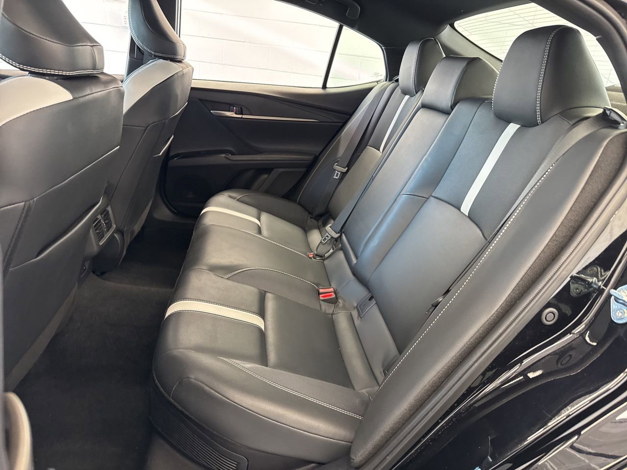 Used 2025 Toyota Camry SE w/ Convenience Package image 37