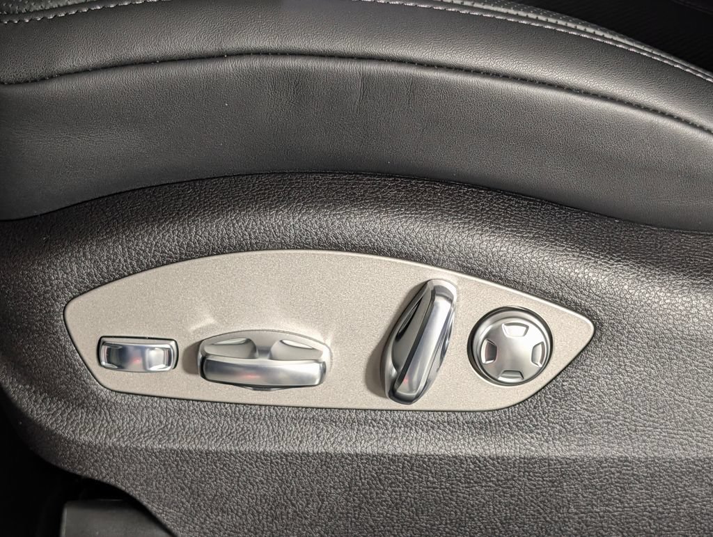 New 2026 Porsche Macan AWD/4WD image 29
