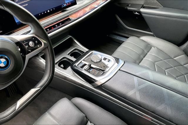 Used 2023 BMW i7 xDrive60 image 17