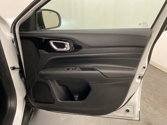 Used 2026 Jeep Compass Latitude image 24