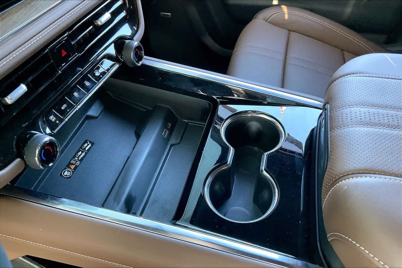 Used 2026 Chevrolet Tahoe High Country w/ LPO, Illumination Package AWD/4WD image 15