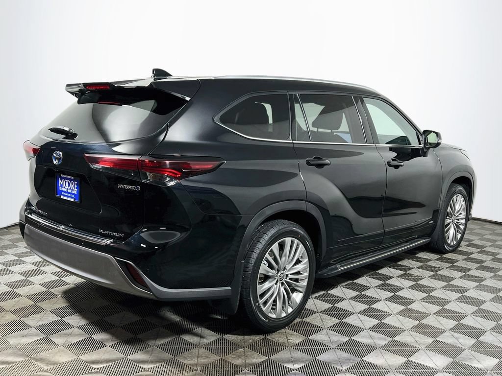 Certified 2024 Toyota Highlander Platinum AWD/4WD image 7