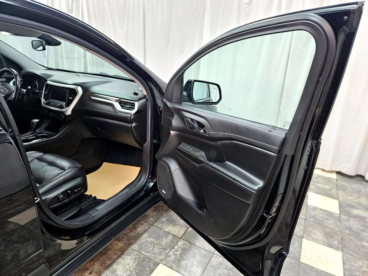 Used 2019 GMC Acadia SLT image 9