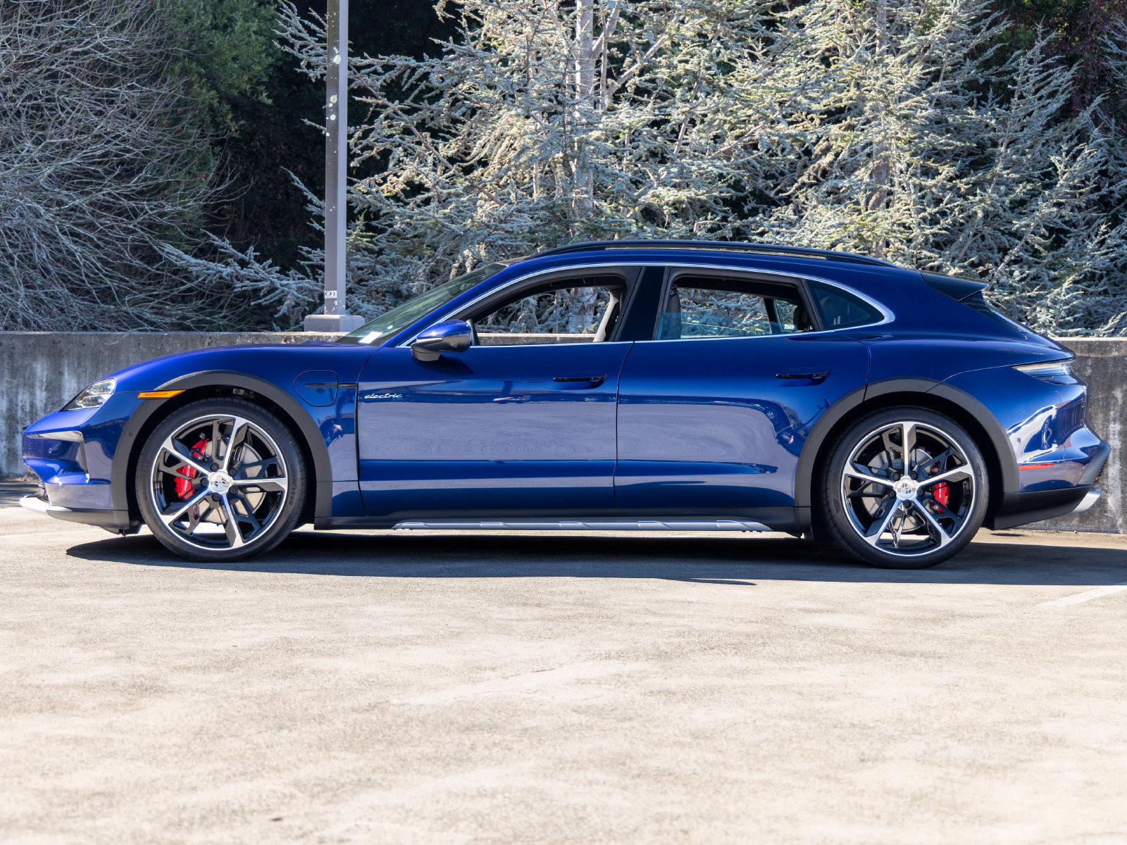 Certified 2025 Porsche Taycan 4S AWD/4WD image 2