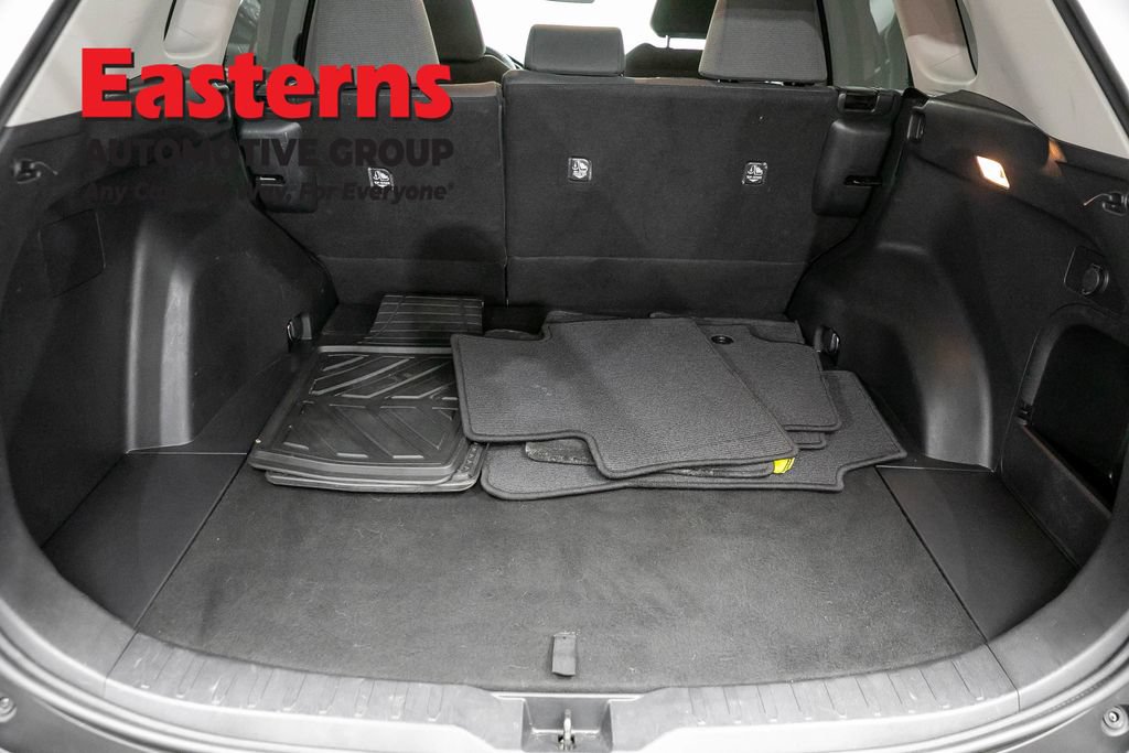 Used 2021 Toyota RAV4 XLE w/ XLE Grade Weather Package AWD/4WD image 9