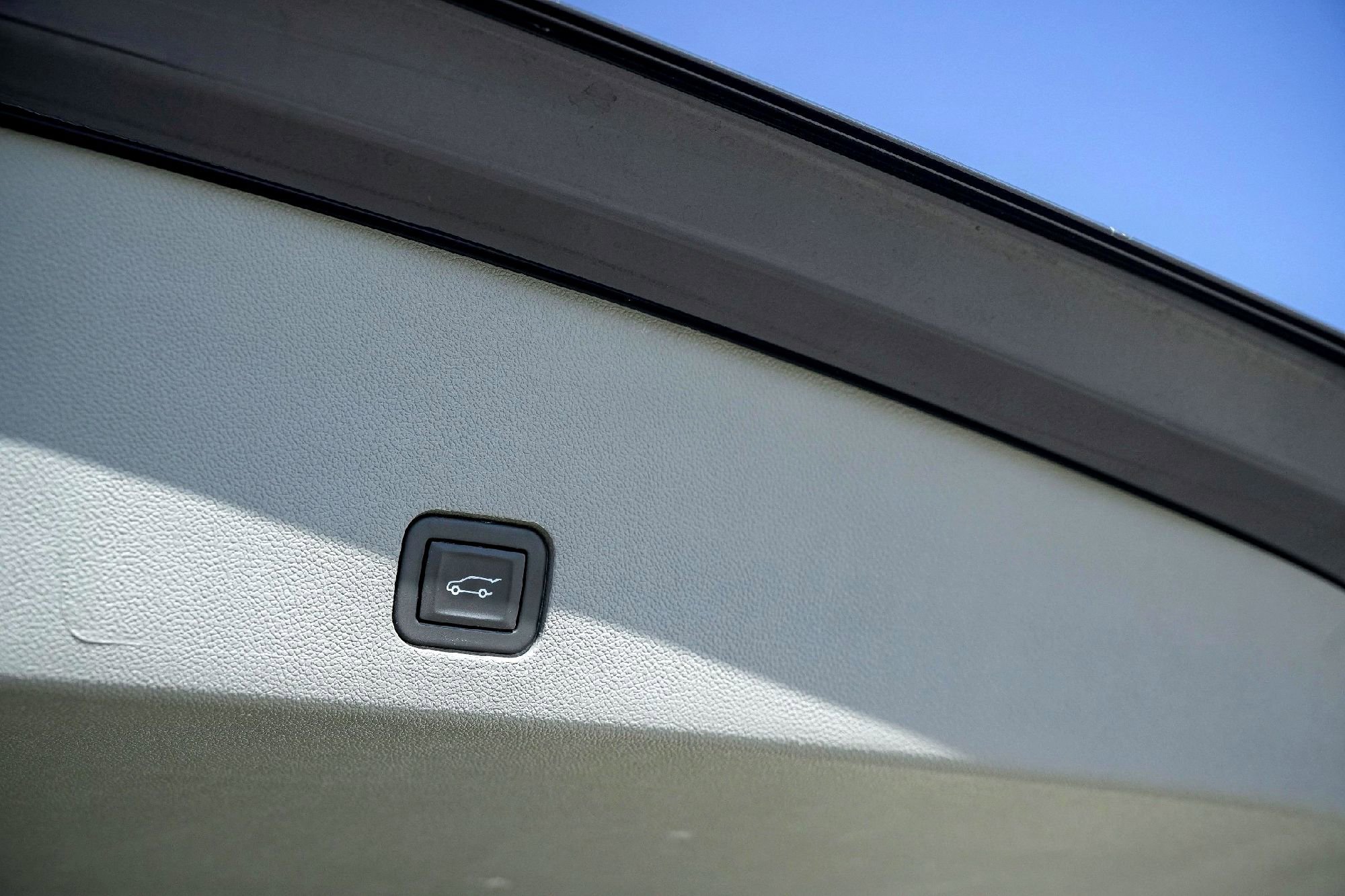 Used 2025 Cadillac XT6 Premium Luxury image 35