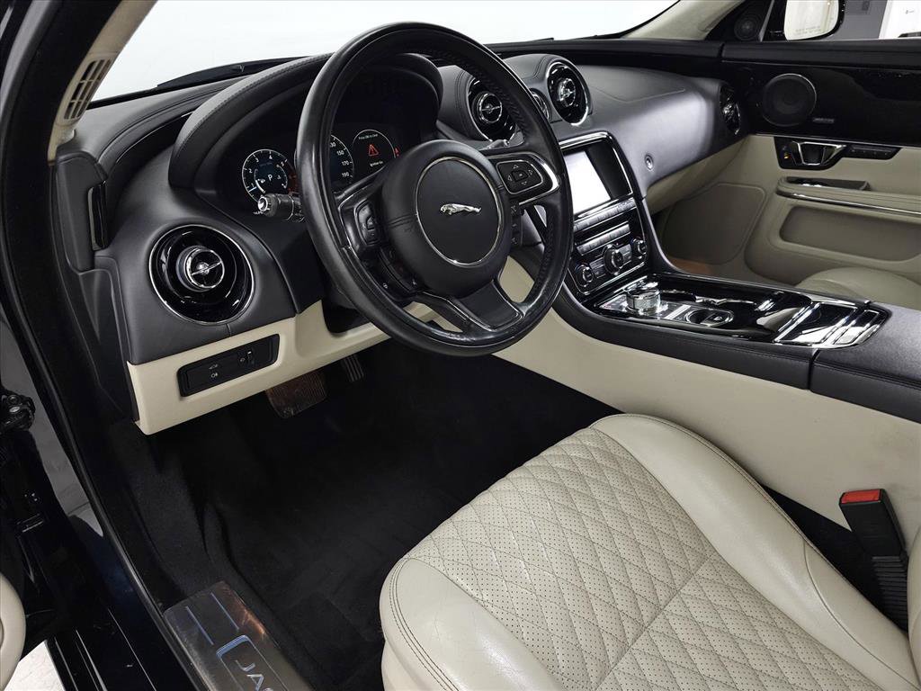 Used 2016 Jaguar XJ L Portfolio image 18