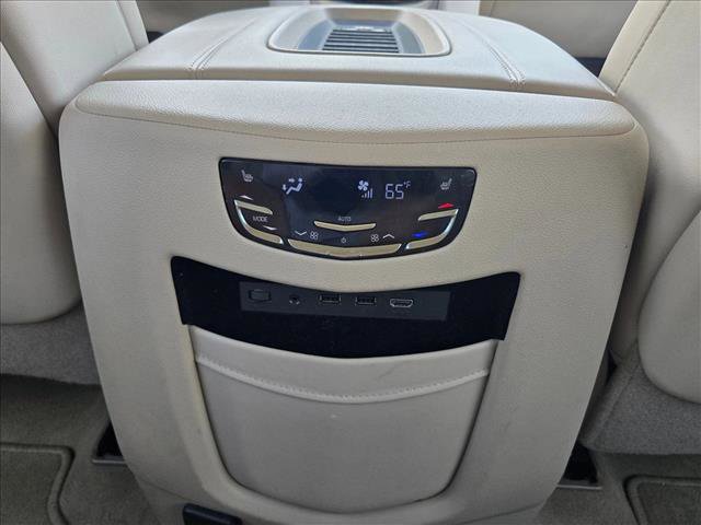 Used 2020 Cadillac Escalade ESV Luxury AWD/4WD image 16