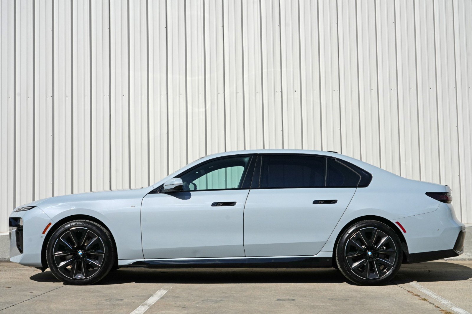 Used 2024 BMW 740i w/ M Sport Professional Package RWD image 9