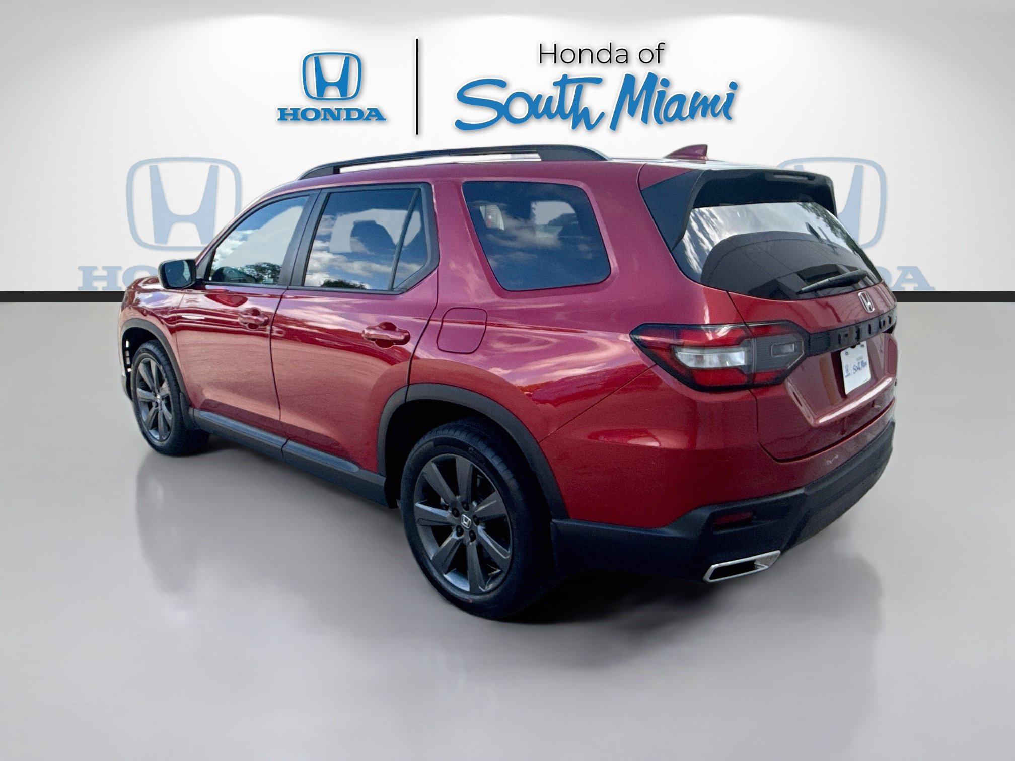 Certified 2024 Honda Pilot Sport image 5