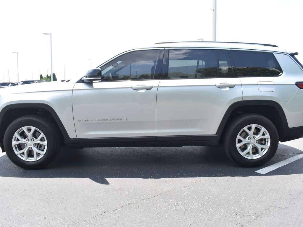 Used 2023 Jeep Grand Cherokee L Limited w/ Trailer Tow Group (B) image 3