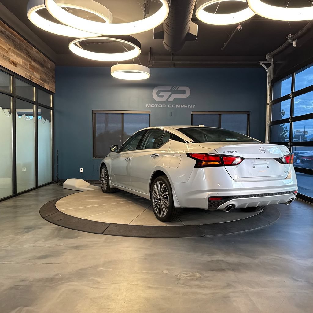 Used 2024 Nissan Altima 2.5 SL AWD/4WD image 5
