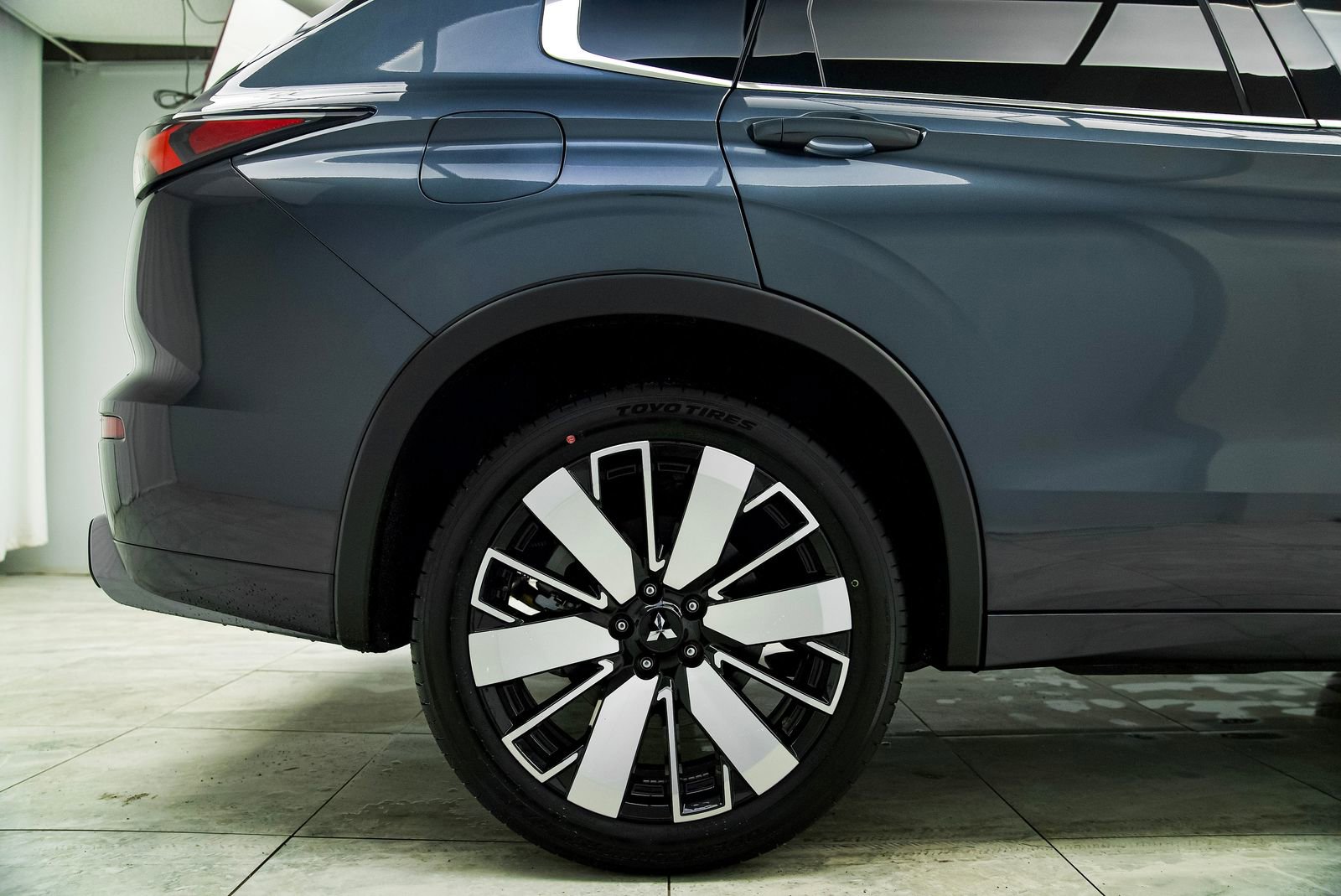 Used 2025 Mitsubishi Outlander SE image 32