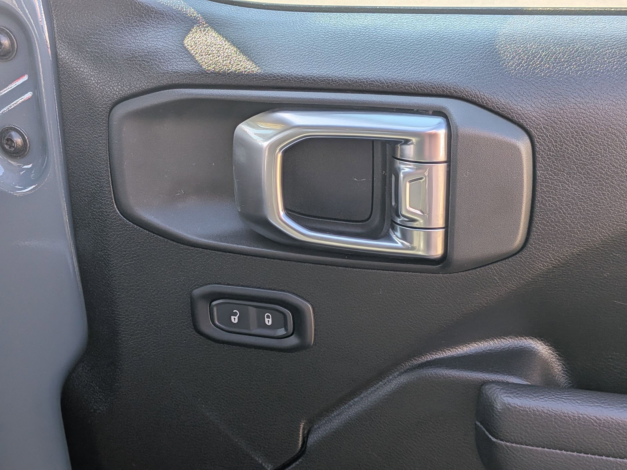 Used 2025 Jeep Wrangler Unlimited Rubicon image 33