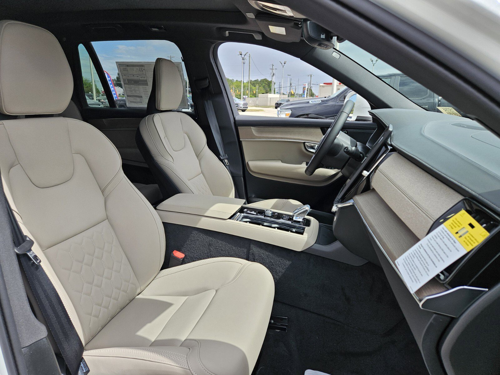 New 2026 Volvo XC90 B6 Plus w/ Protection Package Premier AWD/4WD image 12