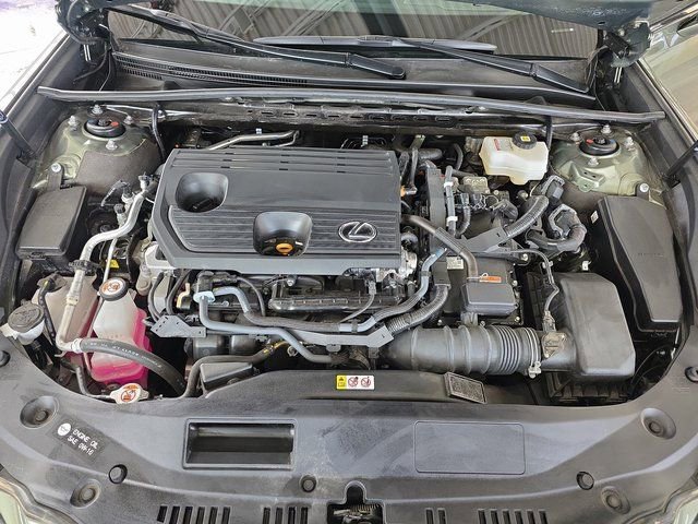 Certified 2025 Lexus ES 300h w/ Premium Package image 29