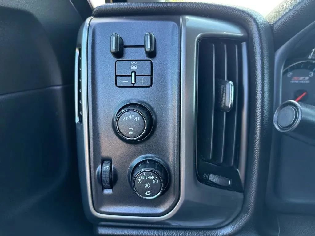 Used 2018 Chevrolet Silverado 2500 LT w/ Z71 Package, Off-Road AWD/4WD image 17