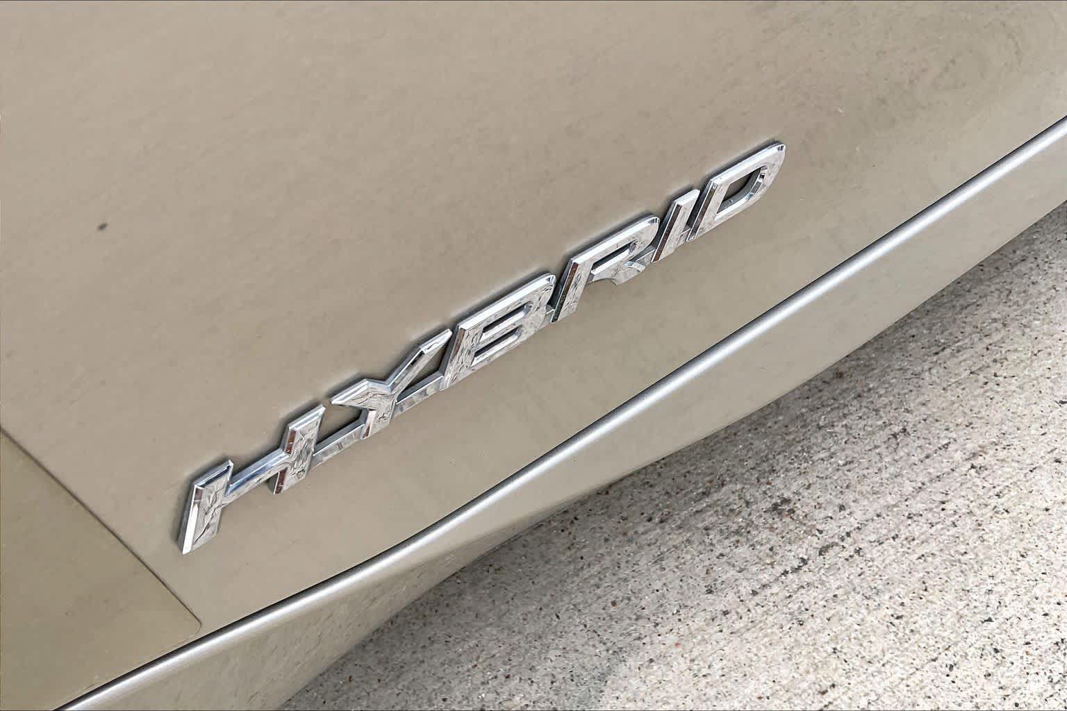 Used 2016 Lexus ES 300h w/ Luxury Package w/Wood Trim FWD image 31