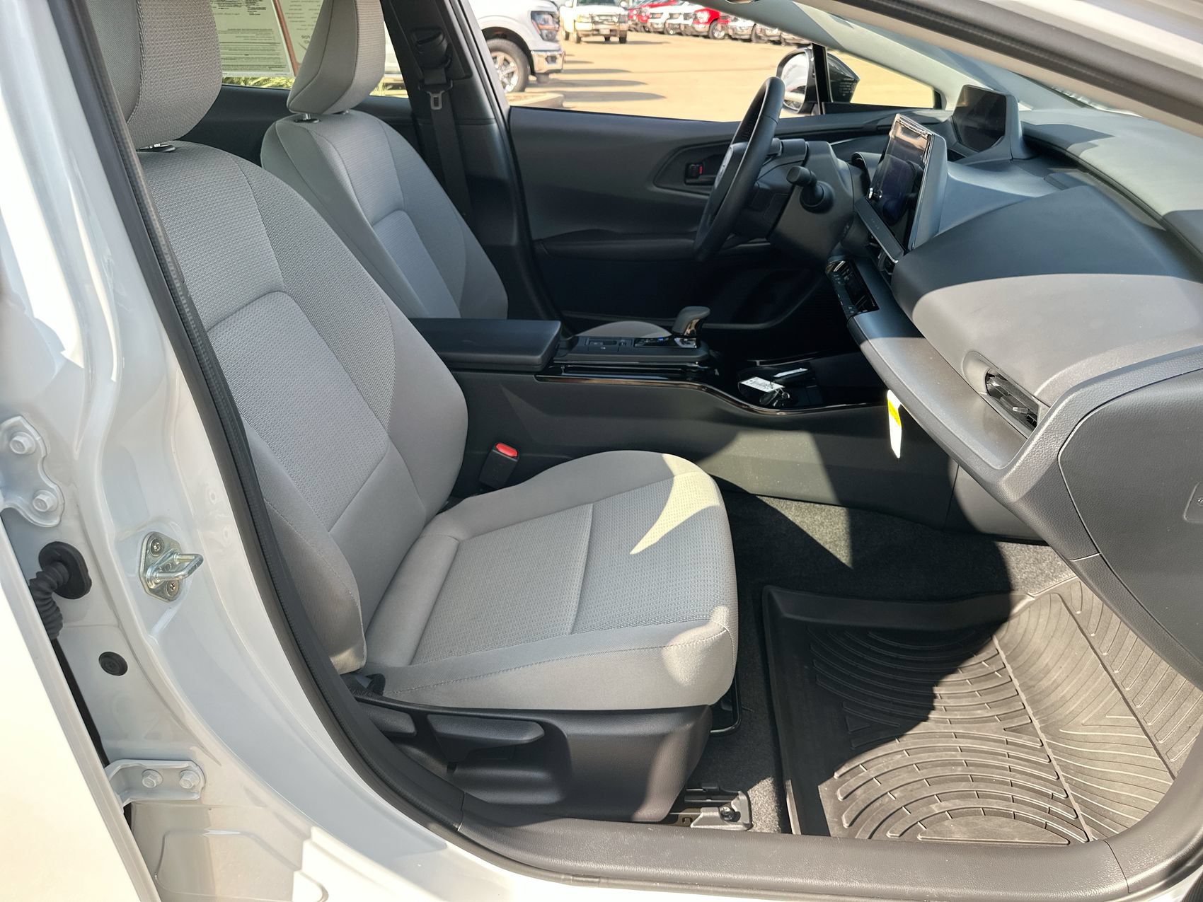 Used 2025 Toyota Prius LE FWD image 22