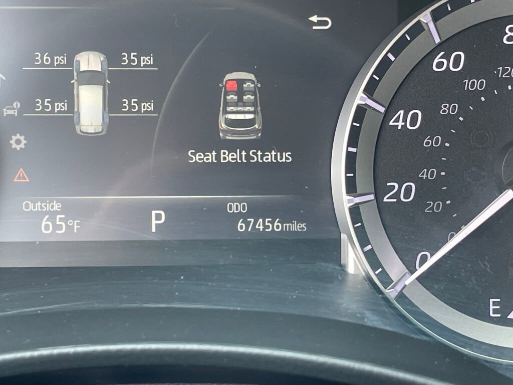 Used 2023 Toyota Highlander XLE image 3