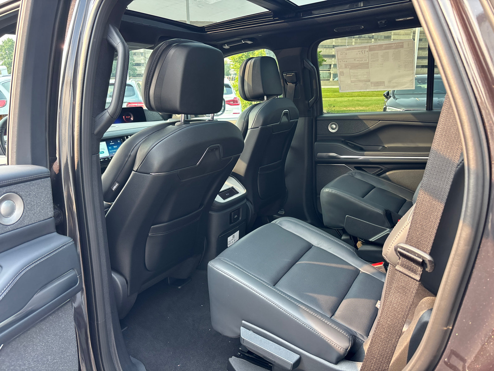 New 2027 Lincoln Navigator Reserve w/ Jet Appearance Package AWD/4WD image 27