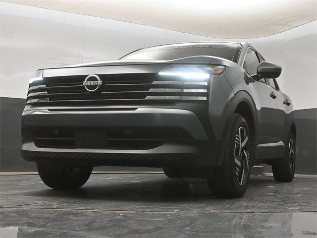 Used 2025 Nissan Kicks SV w/ Charging Package image 15