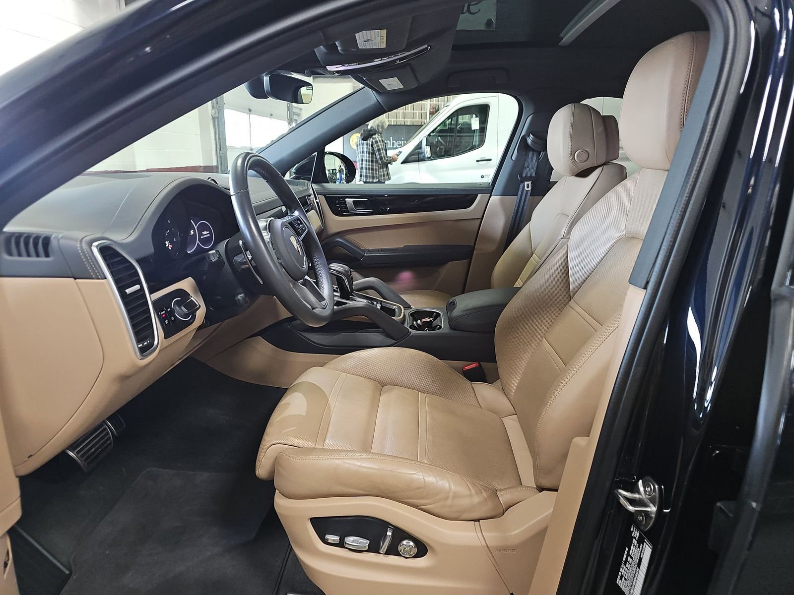 Used 2021 Porsche Cayenne S w/ Premium Package Plus image 5