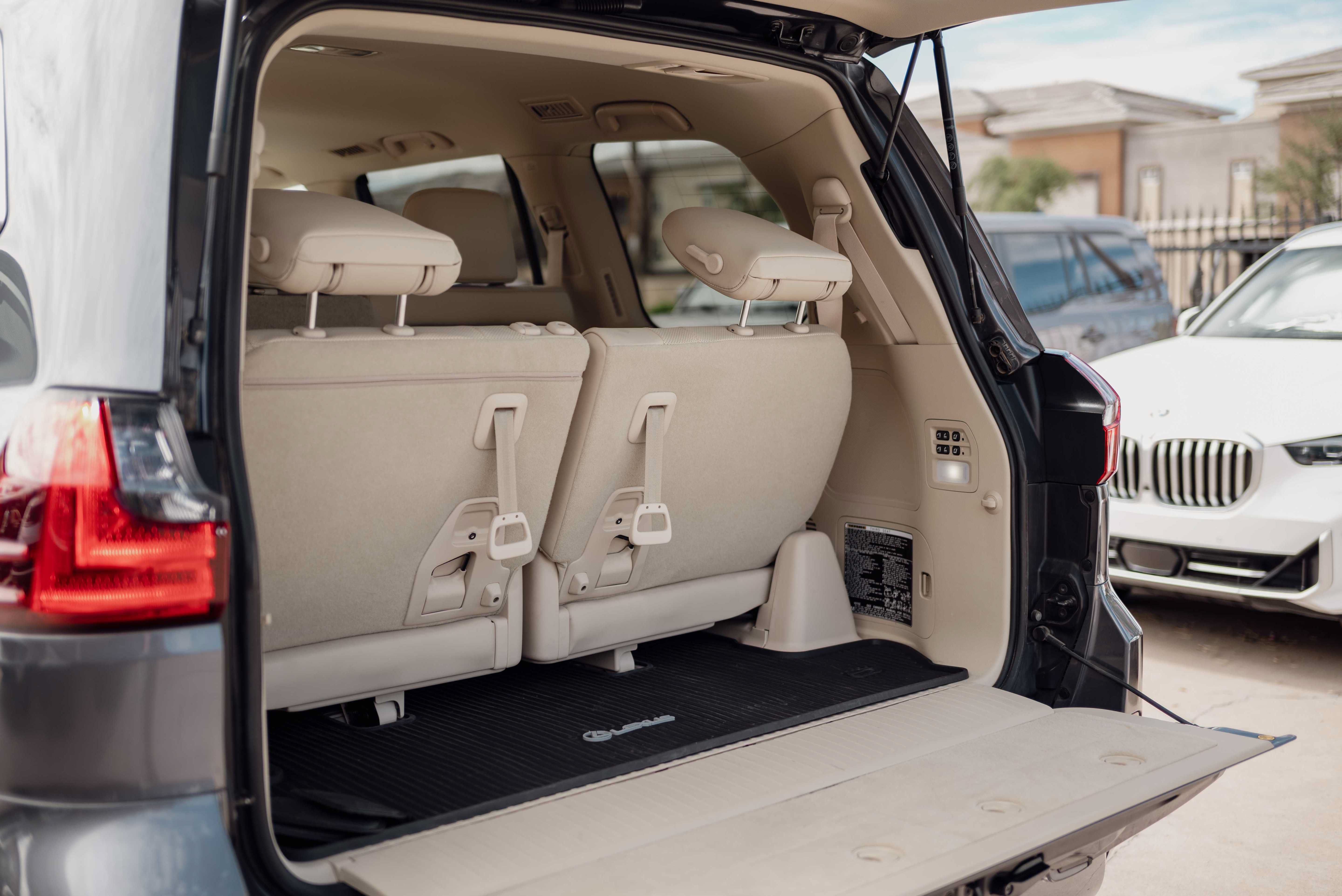 Used 2016 Lexus LX 570 4WD w/ Luxury Package image 13