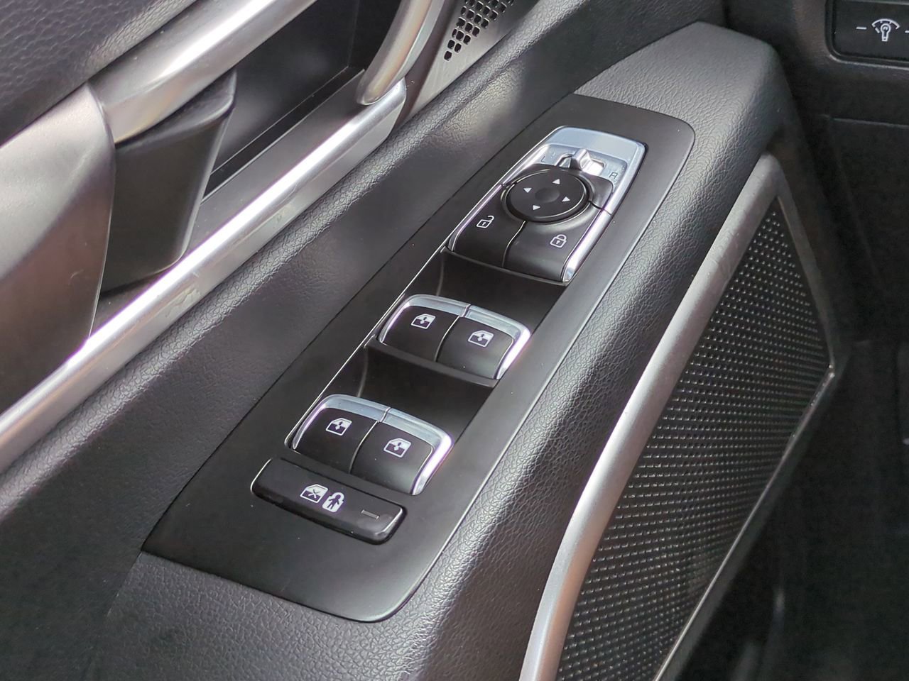 Certified 2025 Kia Telluride S FWD image 24