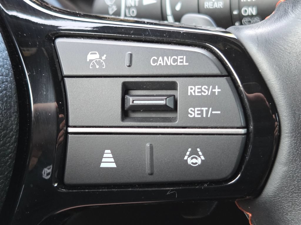 Used 2023 Honda Pilot Sport image 11