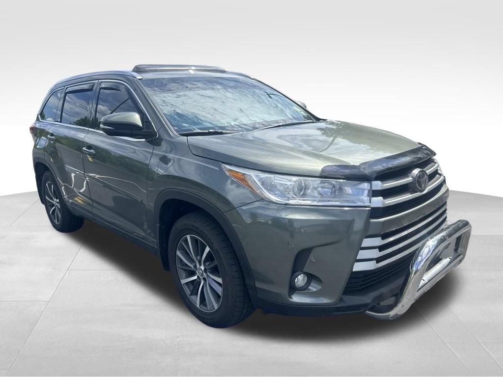 Used 2018 Toyota Highlander XLE w/ Protection Package #3 AWD/4WD image 7