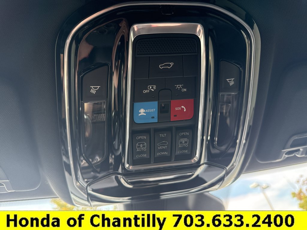 Used 2024 Jeep Grand Cherokee L Overland w/ Luxury Tech Group IV AWD/4WD image 18
