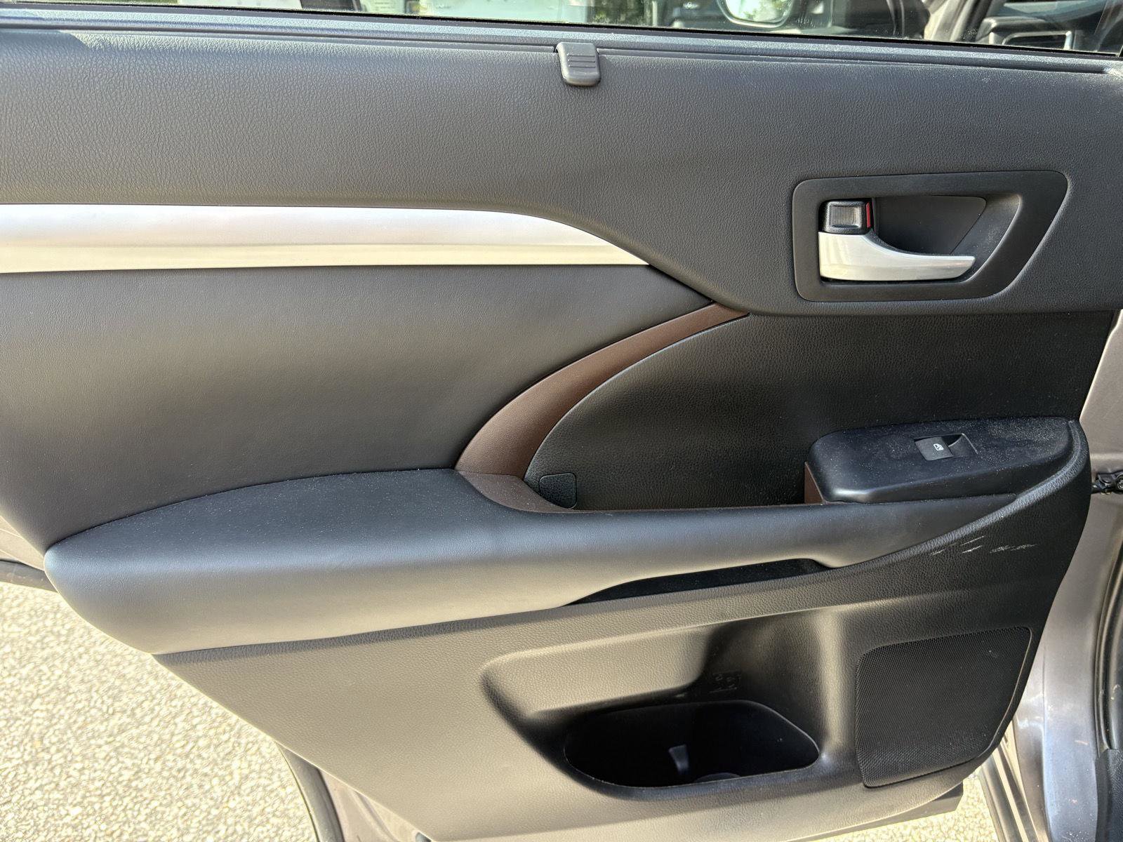 Used 2019 Toyota Highlander XLE image 21