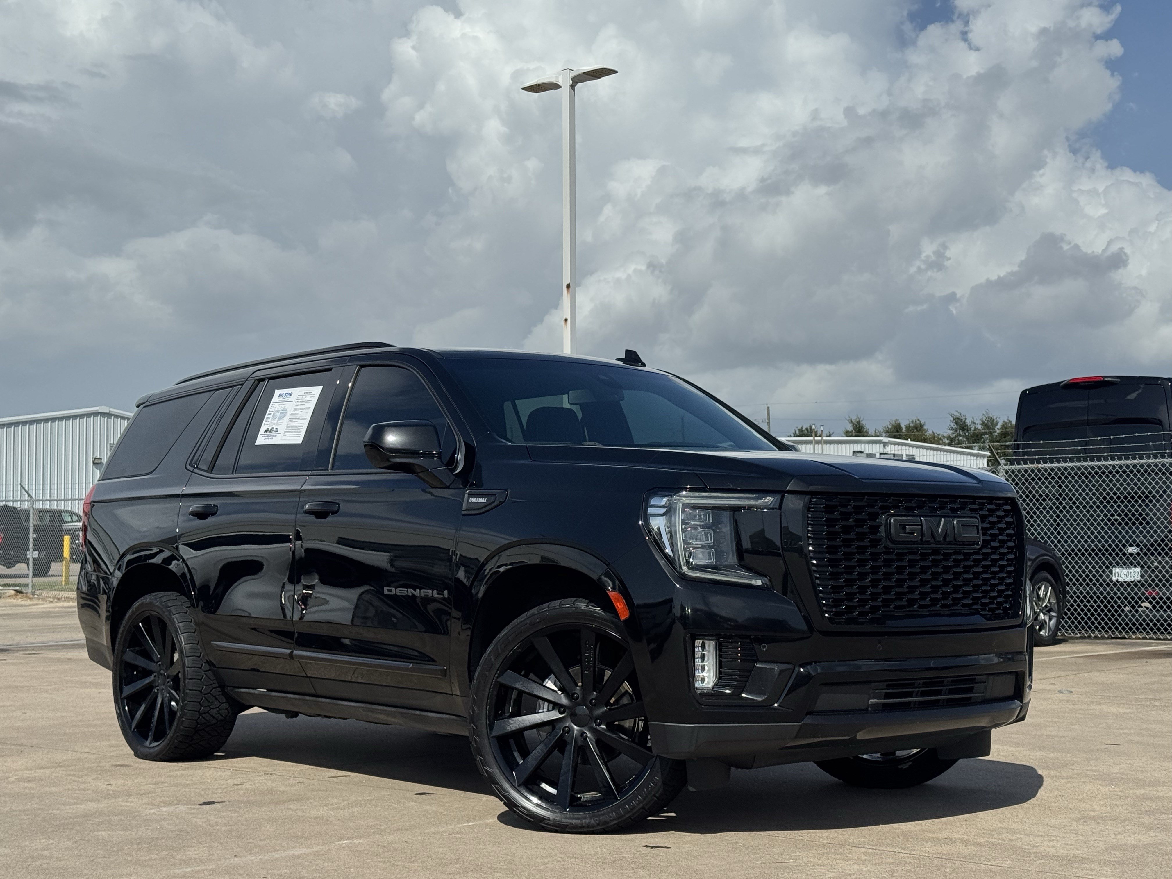 Used 2022 GMC Yukon SLT AWD/4WD image 2