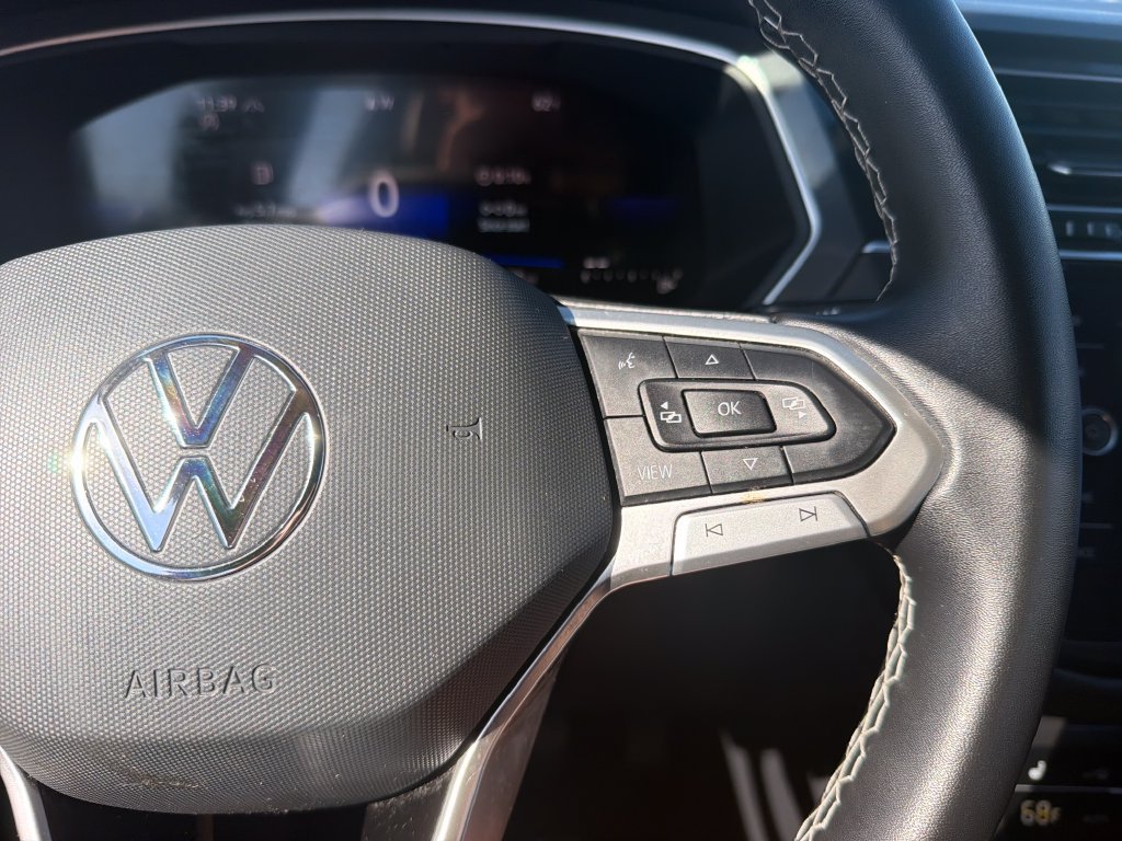 Certified 2023 Volkswagen Tiguan SE w/ Panoramic Sunroof Package AWD/4WD image 12