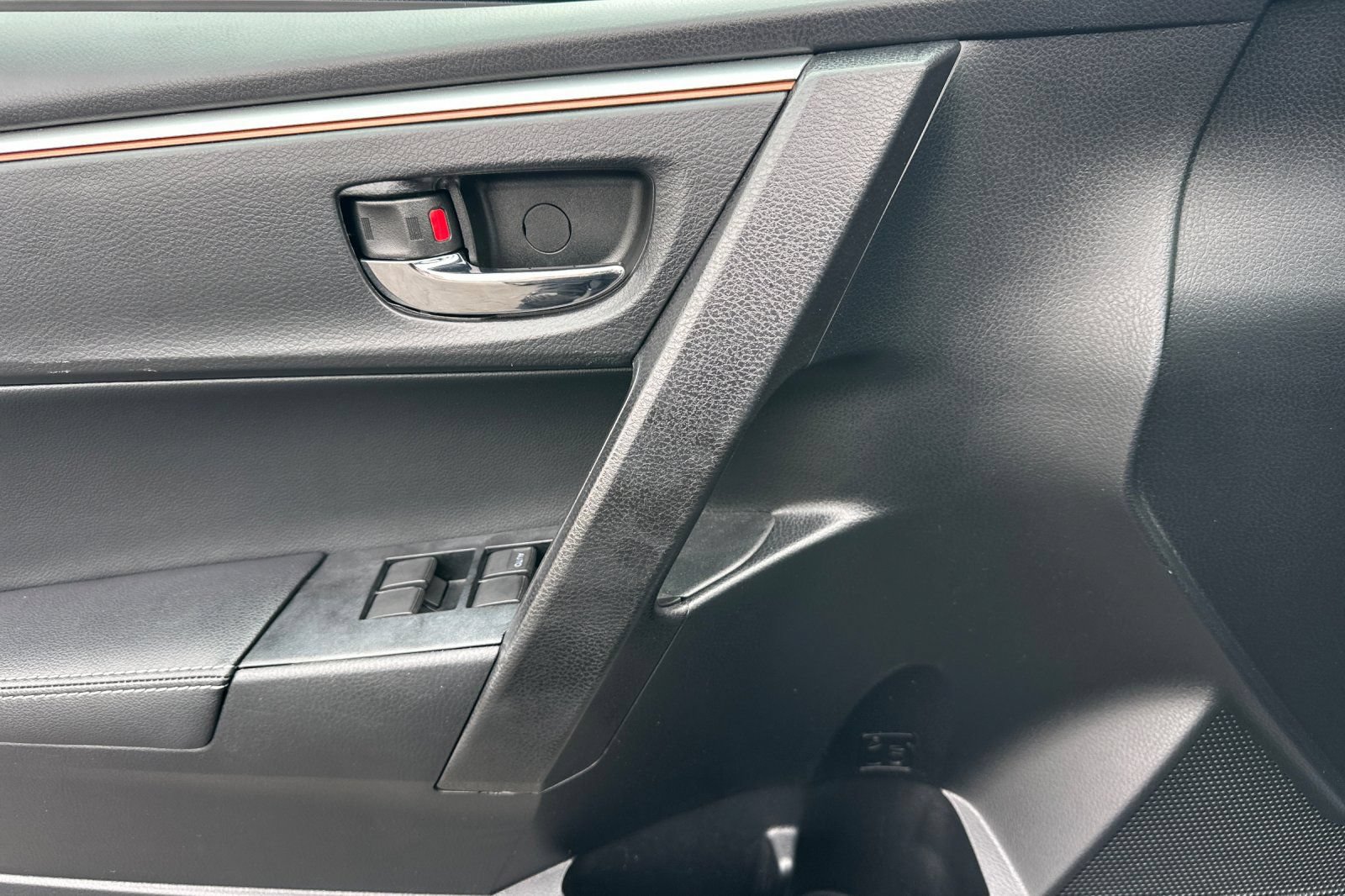 Used 2015 Toyota Corolla S FWD image 10